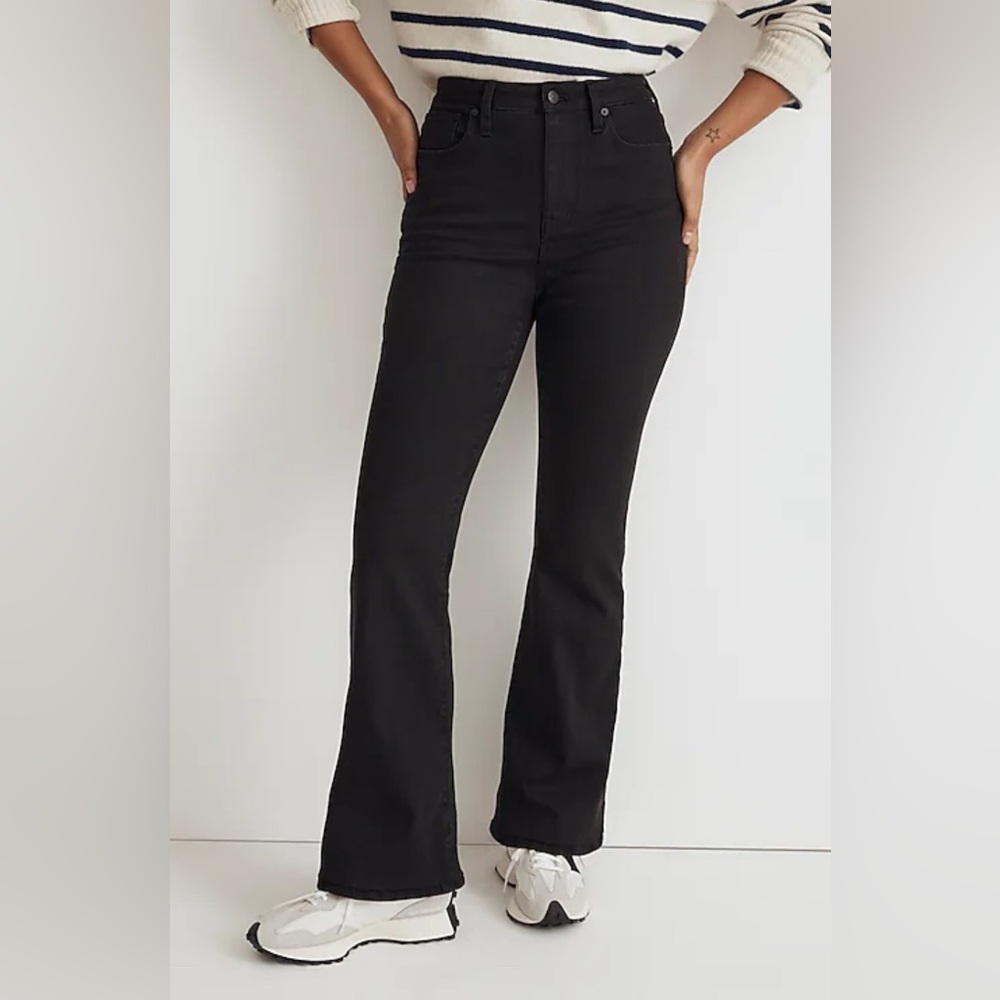 Madewell Petite Curvy Skinny Flare Jeans in Black Frost Wash